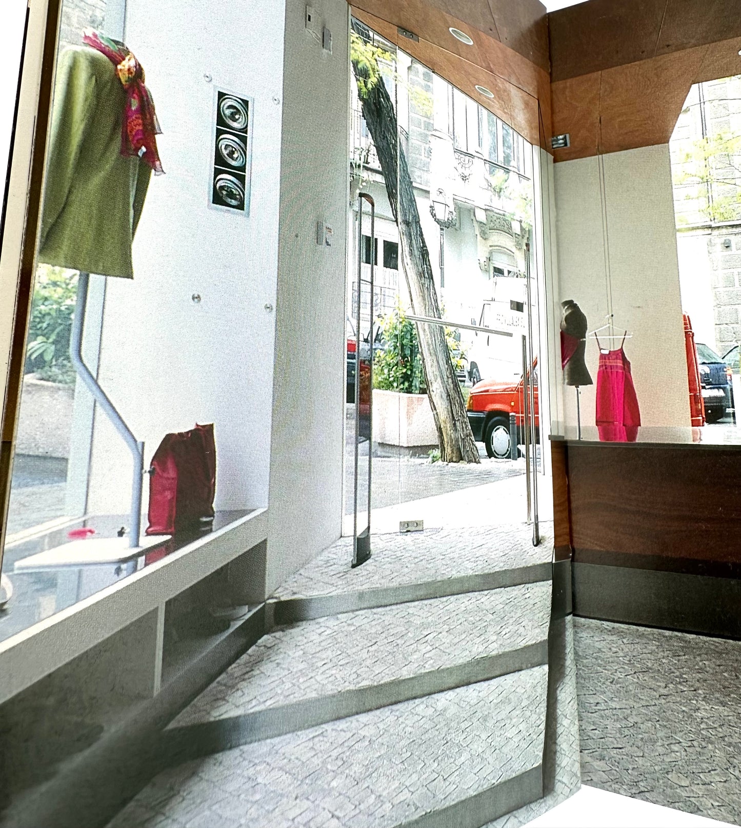 SHOWROOMS